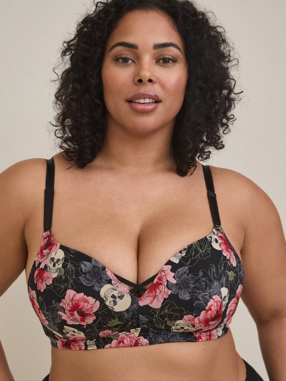 TORRID CURVE MONARCH SKULLS  SMOOTHING WIRELESS PUSH-UP PLUNGE BRA. SZ 42 DDD.